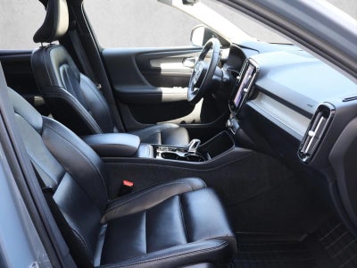 2023 Volvo XC40 B5 AWD Ultimate Dark Theme