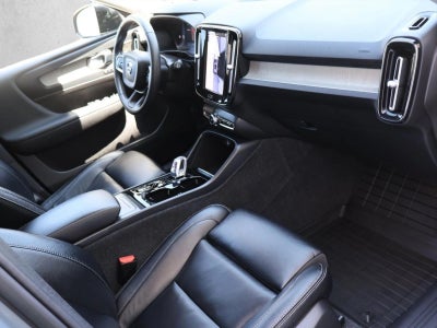 2023 Volvo XC40 B5 AWD Ultimate Dark Theme
