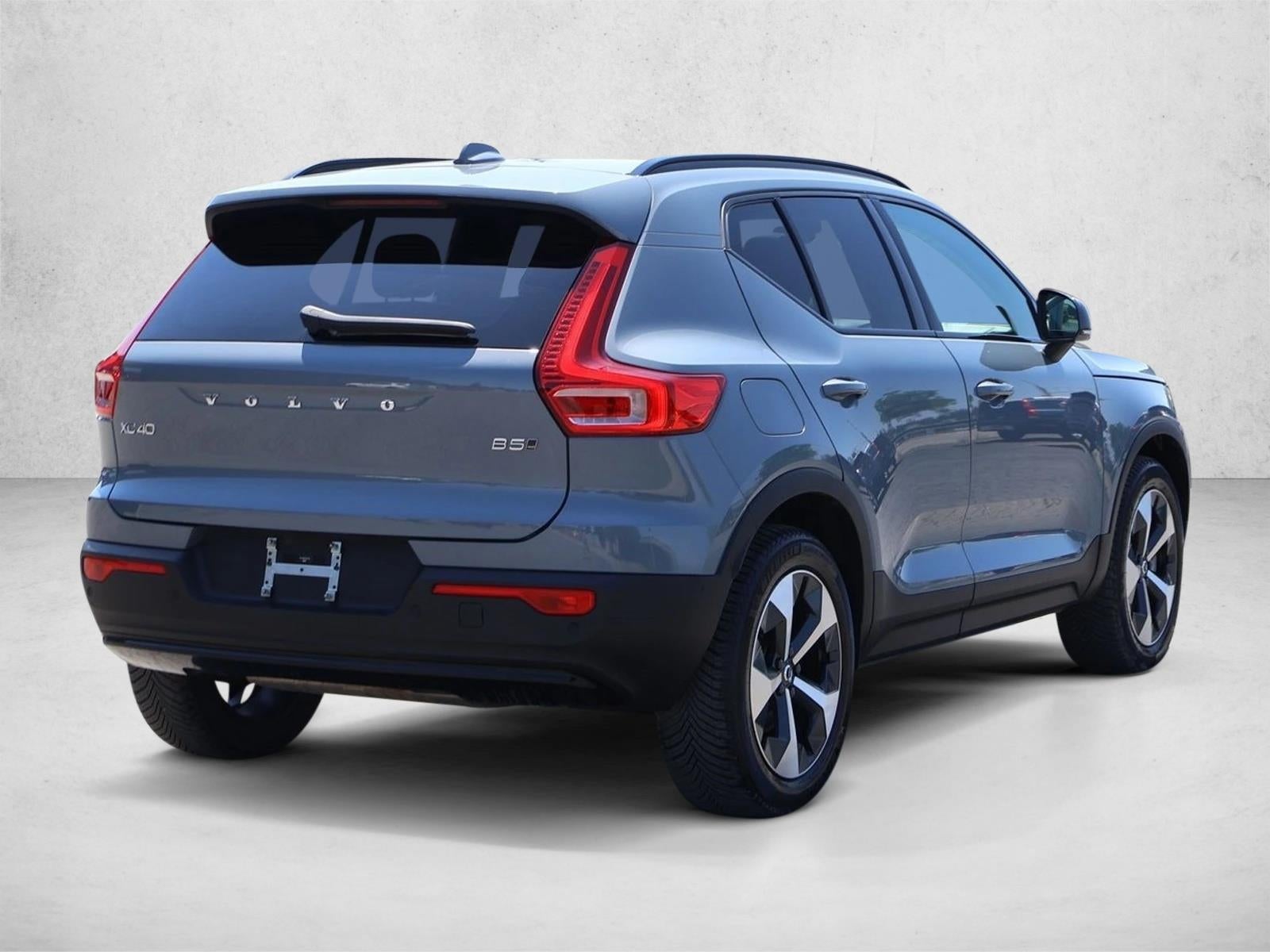 2023 Volvo XC40 B5 AWD Ultimate Dark Theme