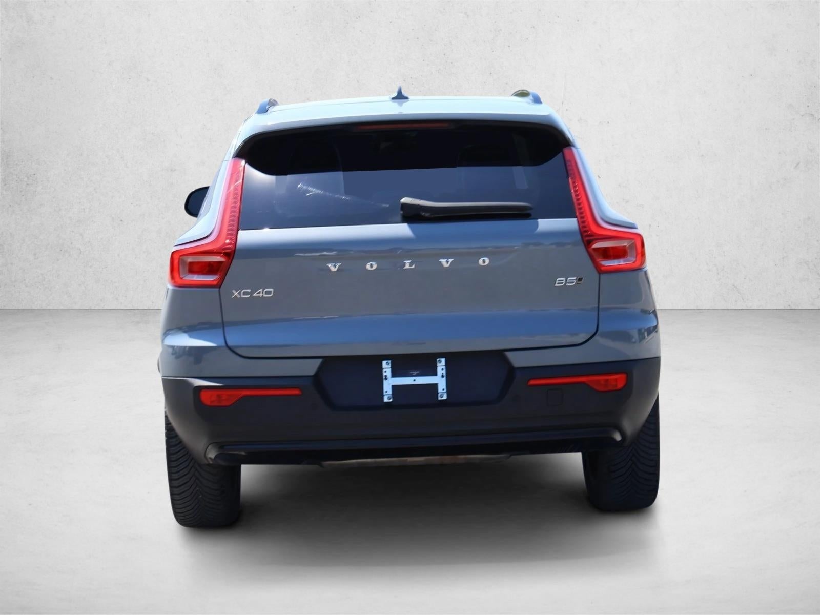 2023 Volvo XC40 B5 AWD Ultimate Dark Theme
