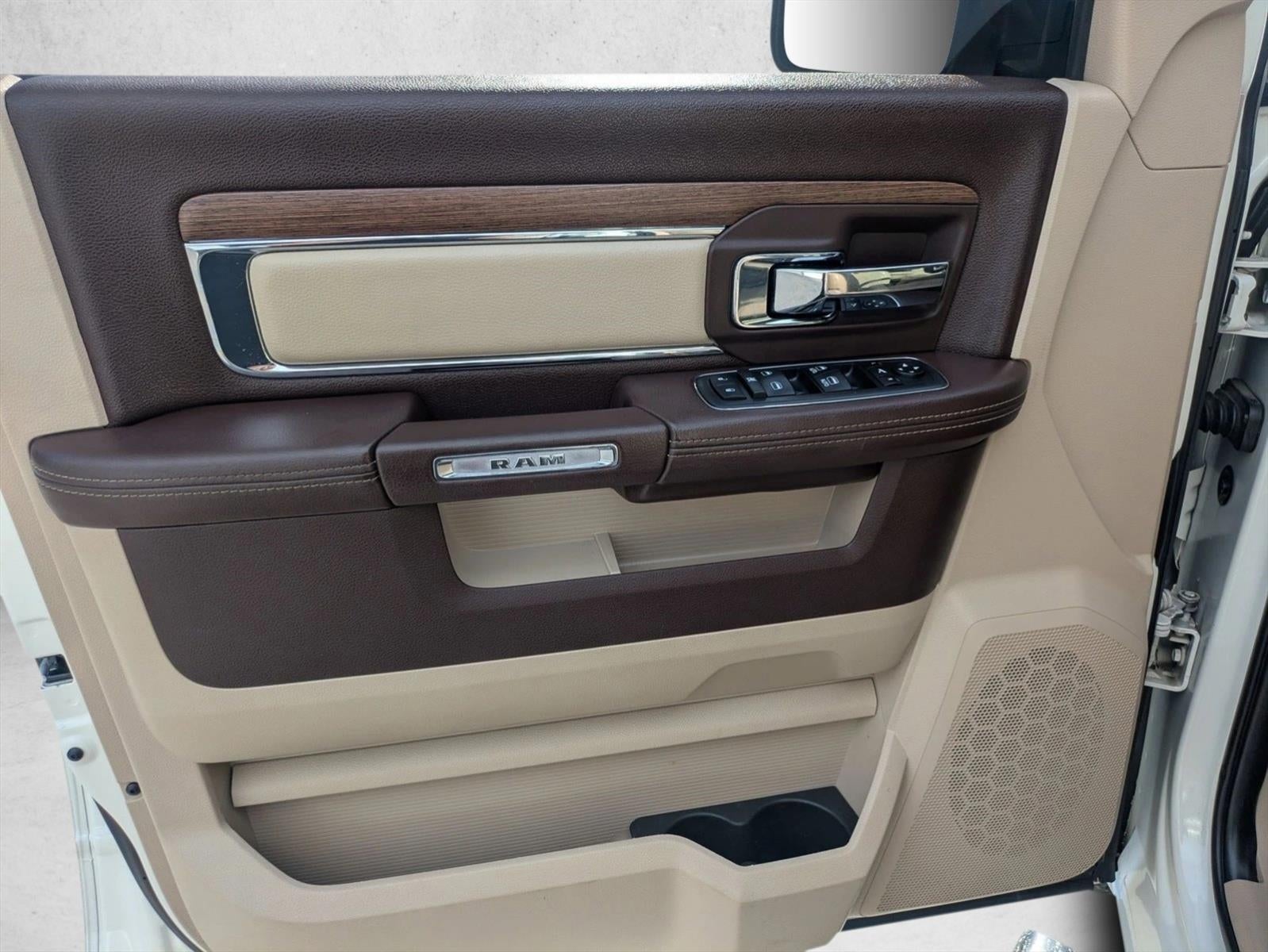 2017 RAM 1500 Laramie 4x2 Crew Cab 5'7" Box