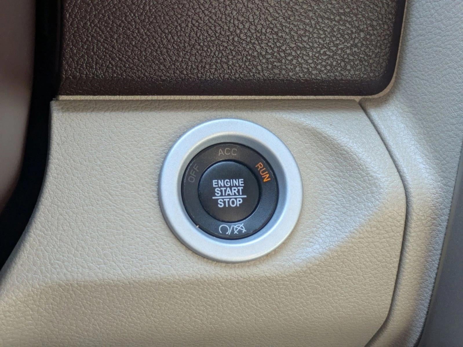 2017 RAM 1500 Laramie 4x2 Crew Cab 5'7" Box