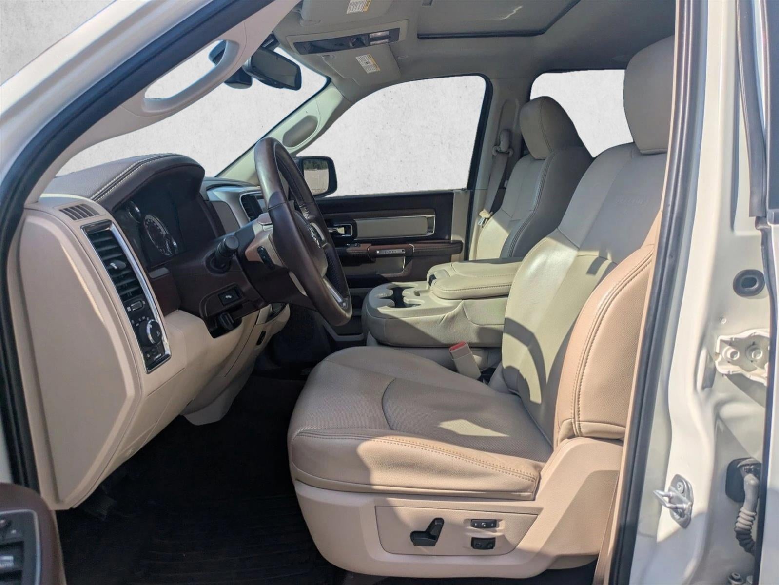 2017 RAM 1500 Laramie 4x2 Crew Cab 5'7" Box