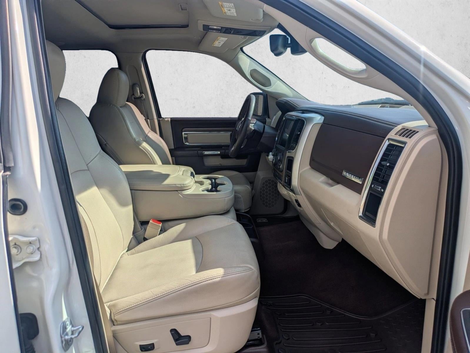 2017 RAM 1500 Laramie 4x2 Crew Cab 5'7" Box