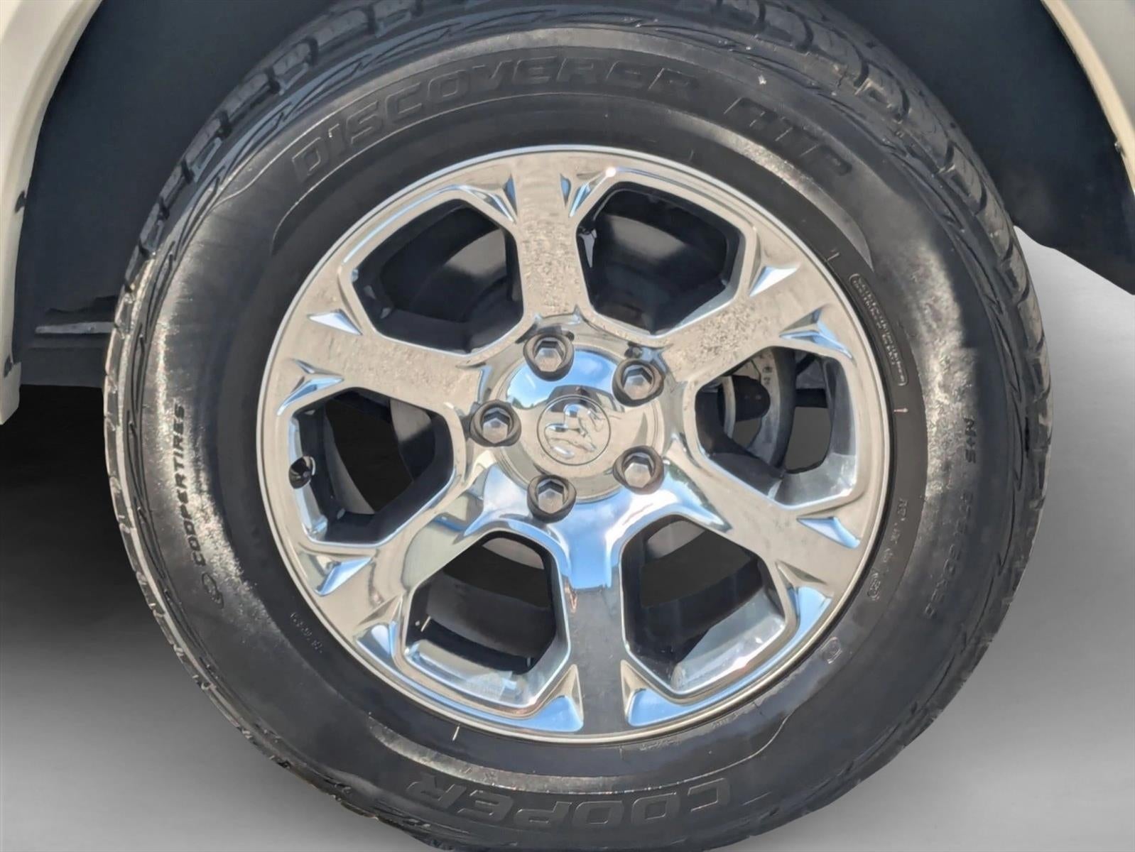 2017 RAM 1500 Laramie 4x2 Crew Cab 5'7" Box