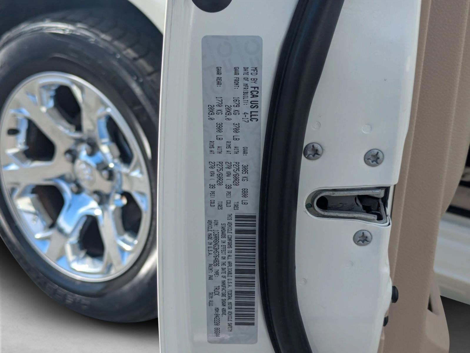 2017 RAM 1500 Laramie 4x2 Crew Cab 5'7" Box