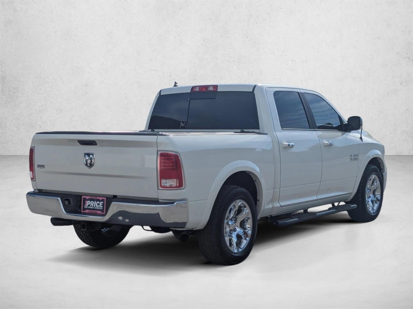 2017 RAM 1500 Laramie 4x2 Crew Cab 5'7" Box