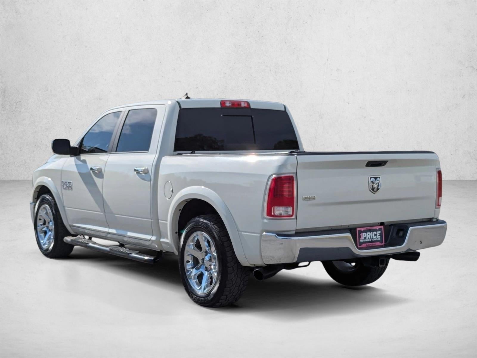 2017 RAM 1500 Laramie 4x2 Crew Cab 5'7" Box