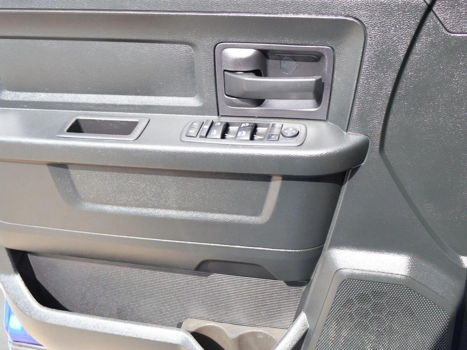 2018 RAM 1500 Express 4x4 Crew Cab 5'7" Box