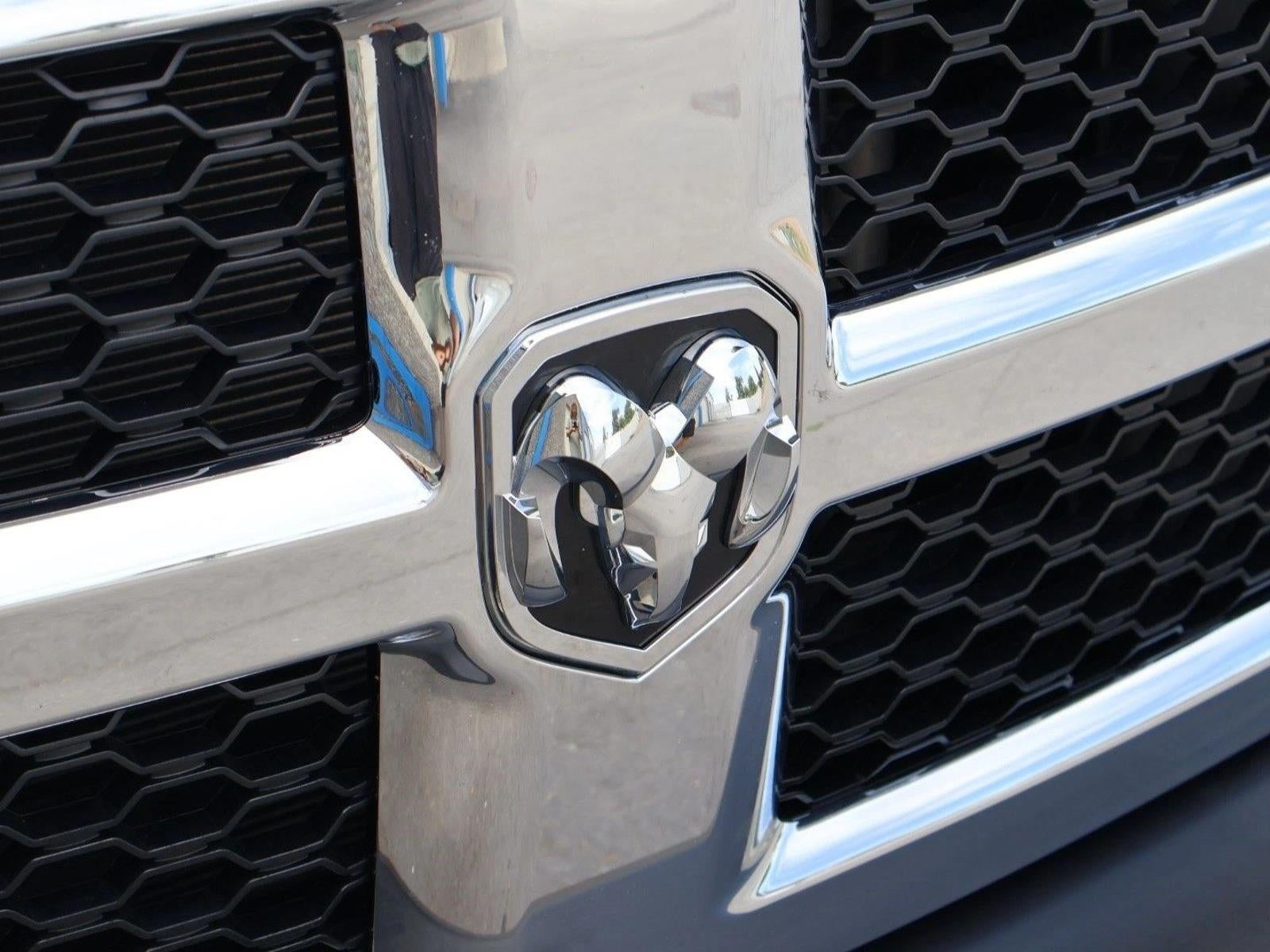 2018 RAM 1500 Express 4x4 Crew Cab 5'7" Box