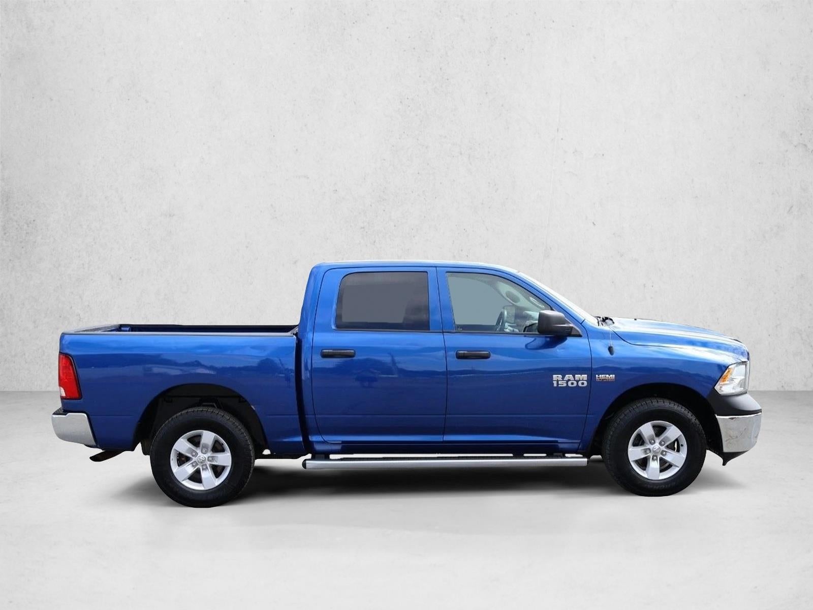 2018 RAM 1500 Express 4x4 Crew Cab 5'7" Box