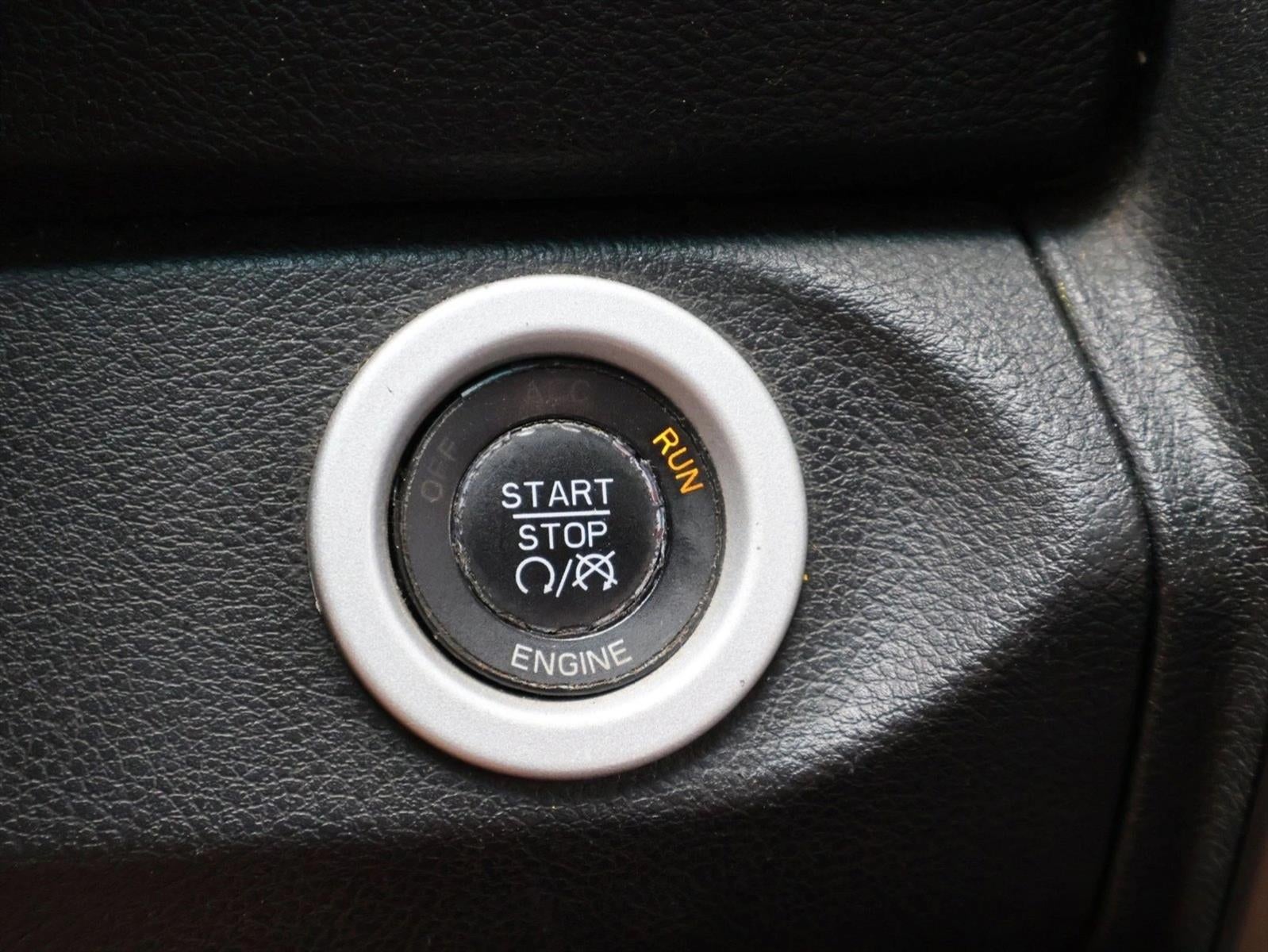 2014 RAM 1500 4WD Crew Cab 5.7 Ft Box Sport