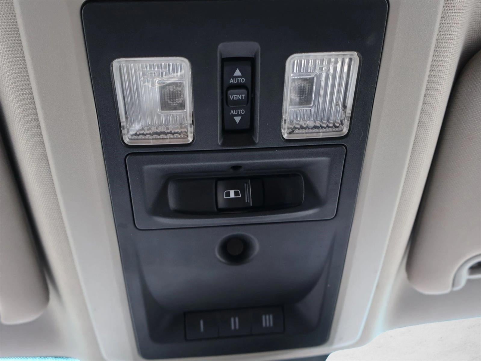 2014 RAM 1500 4WD Crew Cab 5.7 Ft Box Sport