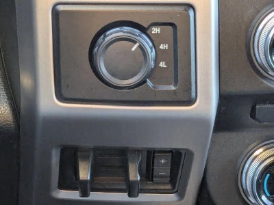 2017 Ford Super Duty F-450 DRW Platinum 4WD Crew Cab 8' Box