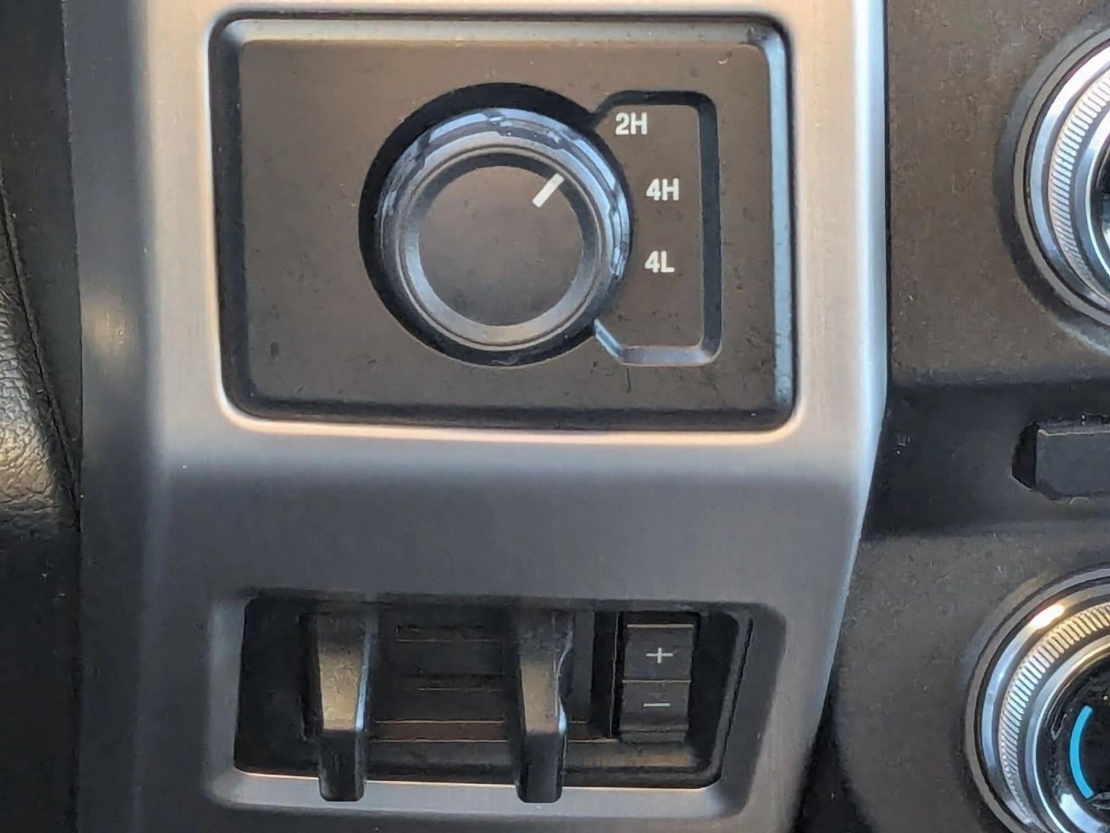 2017 Ford Super Duty F-450 DRW Platinum 4WD Crew Cab 8' Box