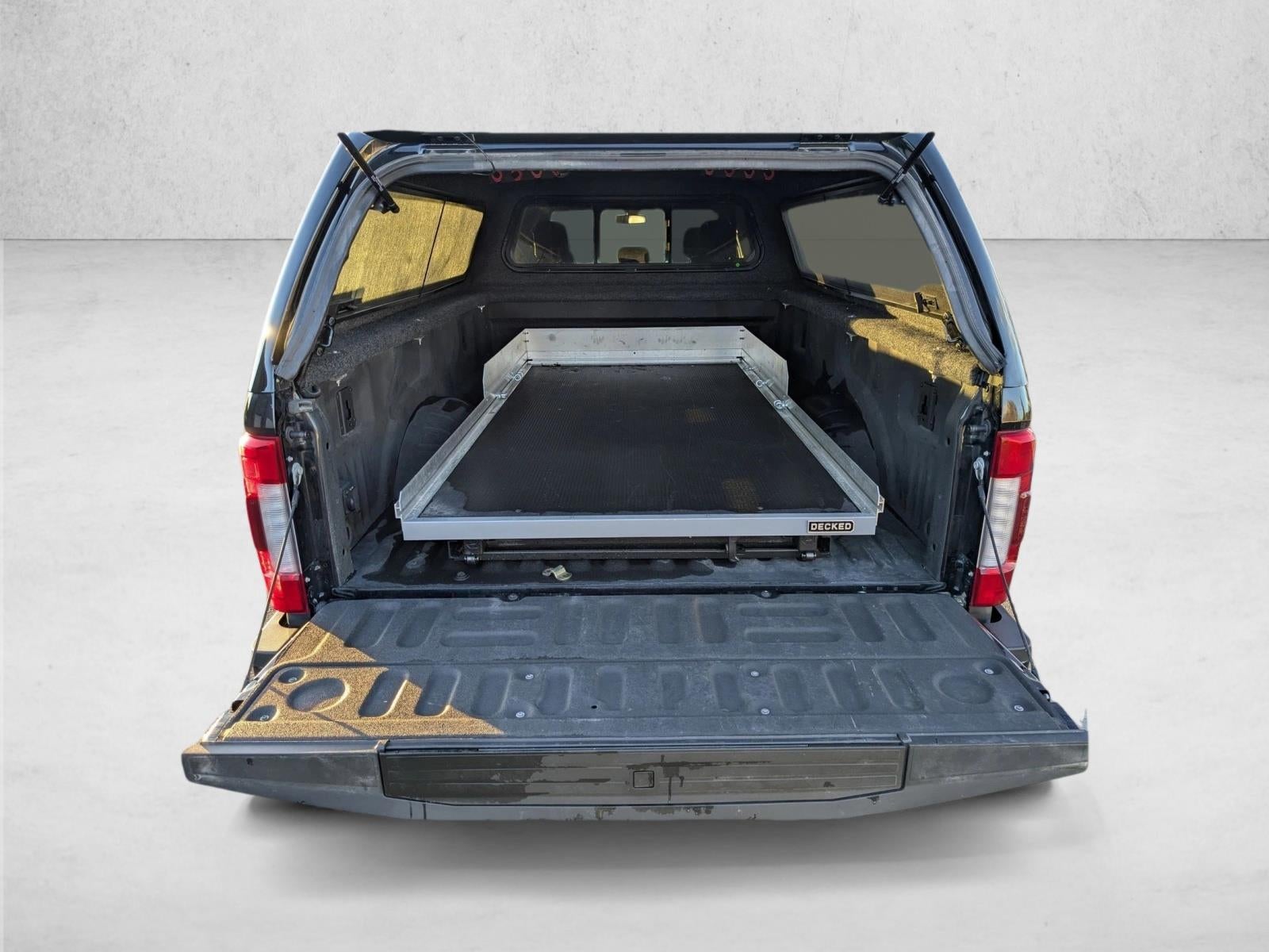 2017 Ford Super Duty F-450 DRW Platinum 4WD Crew Cab 8' Box