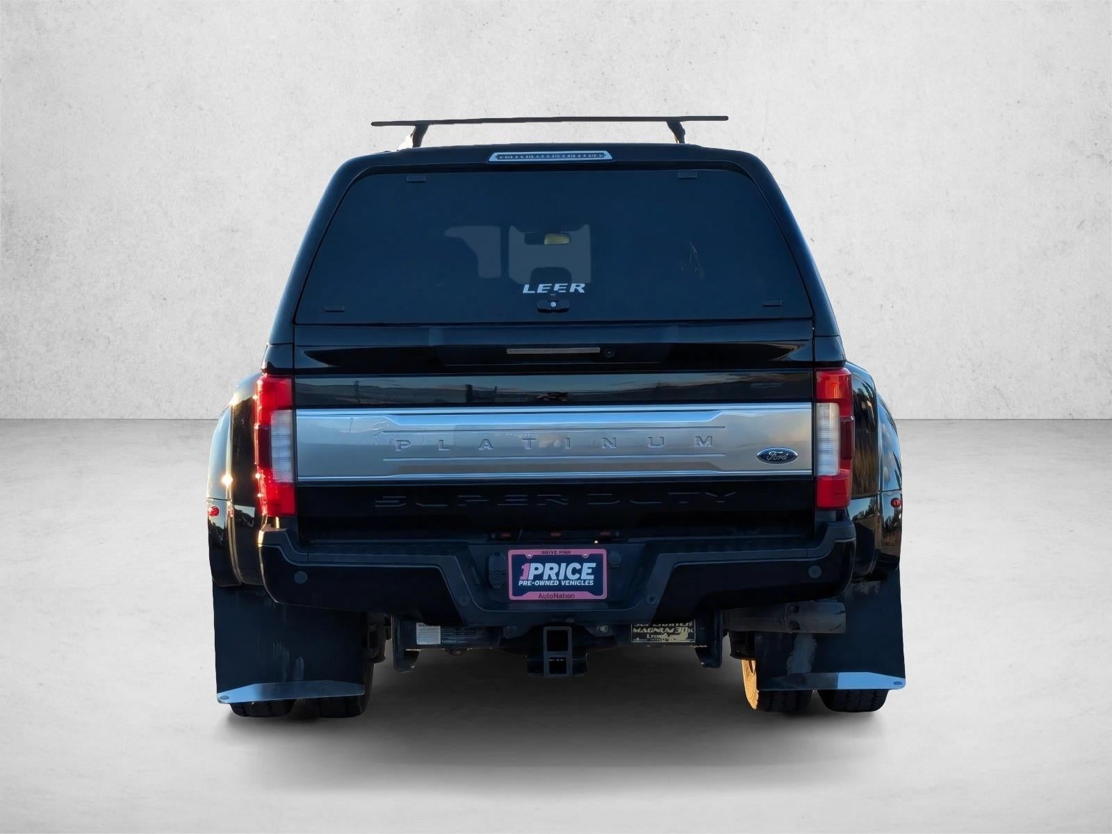 2017 Ford Super Duty F-450 DRW Platinum 4WD Crew Cab 8' Box