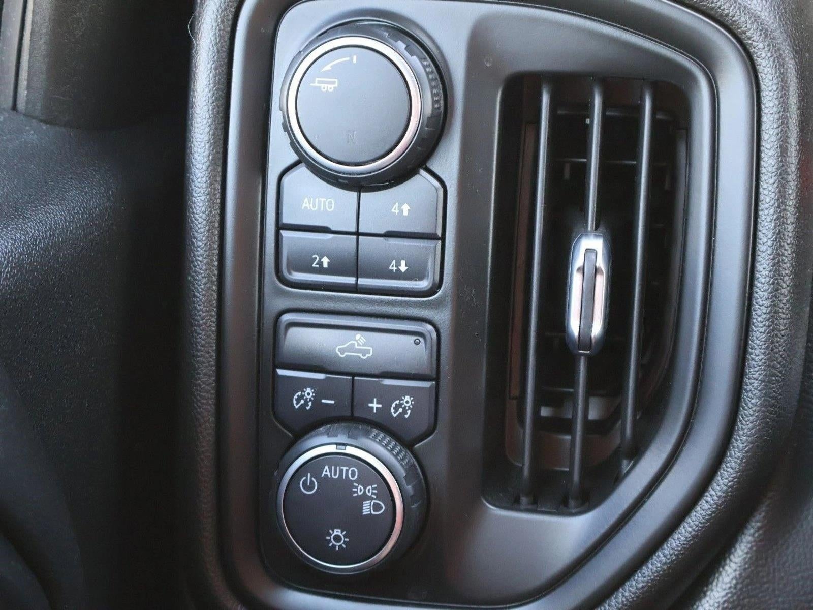 2021 Chevrolet Silverado 1500 Crew Cab Short Box 4-Wheel Drive Custom Trail Boss