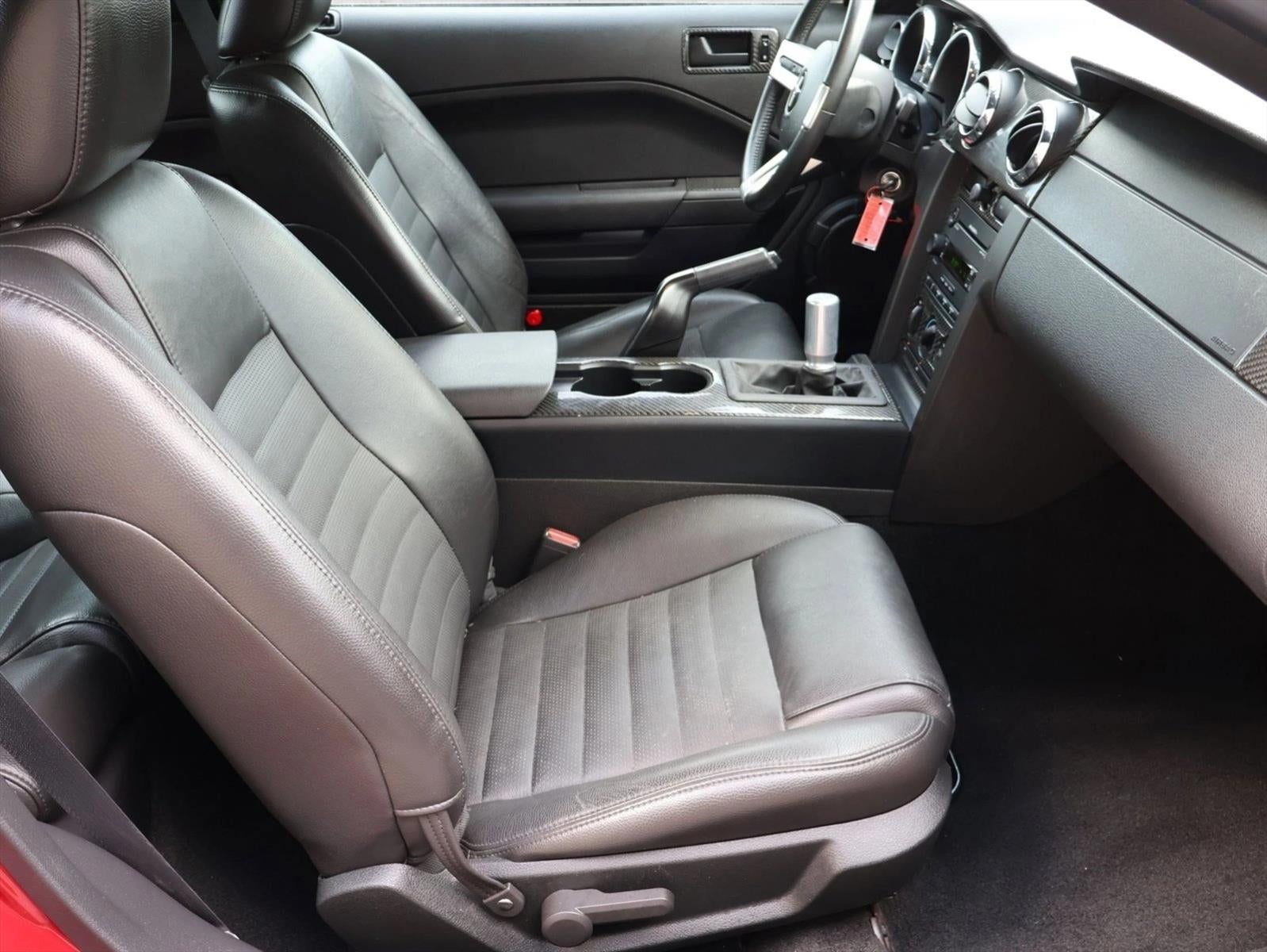 2006 Ford Mustang 2dr Cpe GT Deluxe