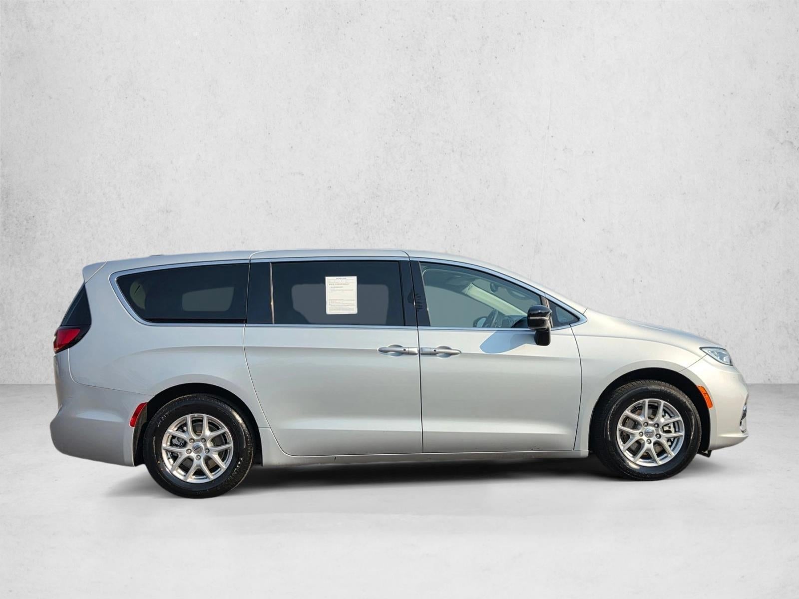 2024 Chrysler Pacifica Touring L FWD