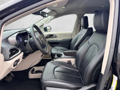 2024 Chrysler Pacifica Hybrid Select FWD