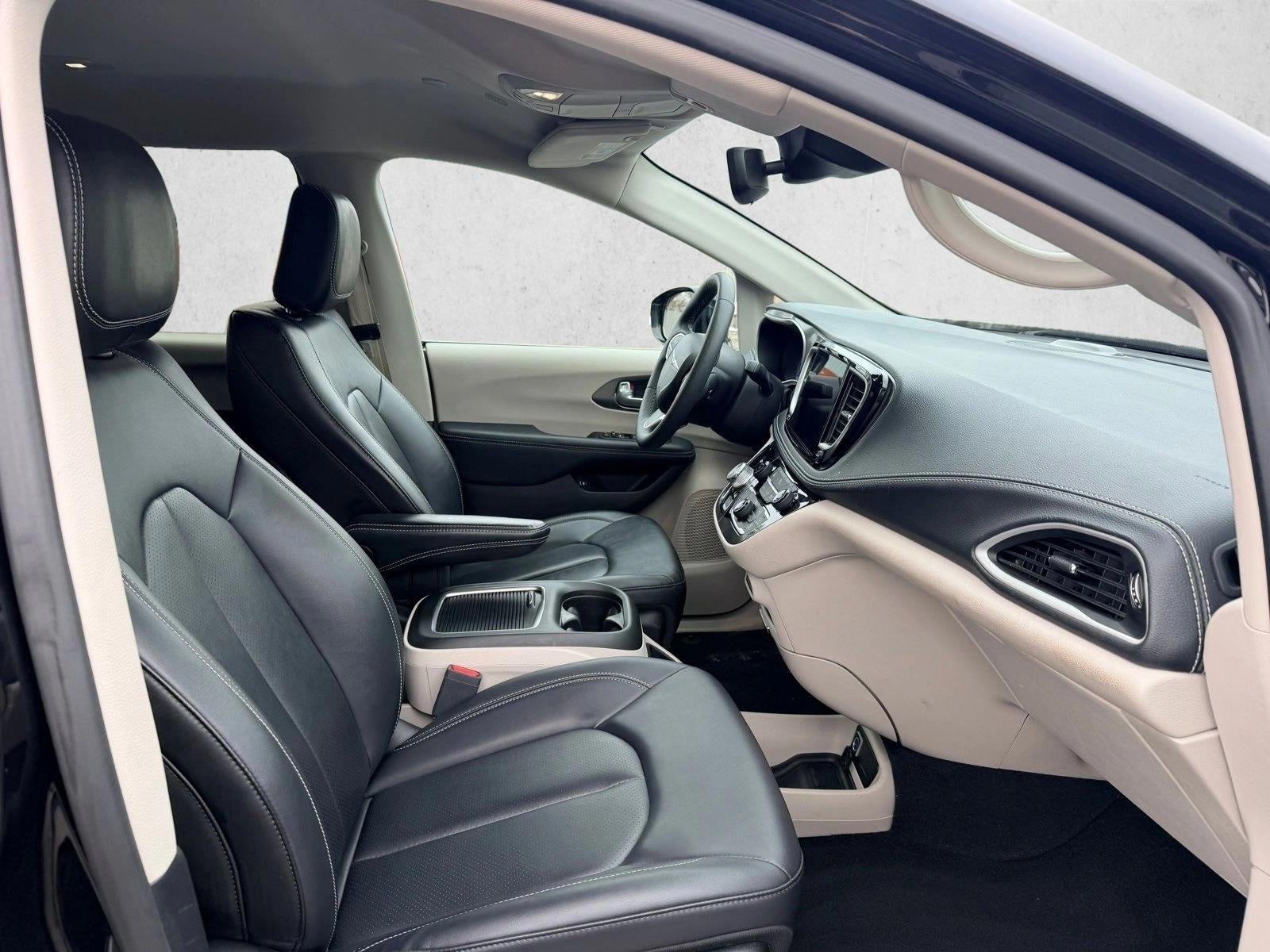 2024 Chrysler Pacifica Hybrid Select FWD