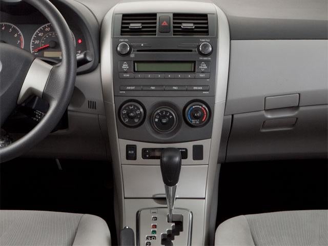2013 Toyota Corolla 4dr Sdn Auto LE (Natl)