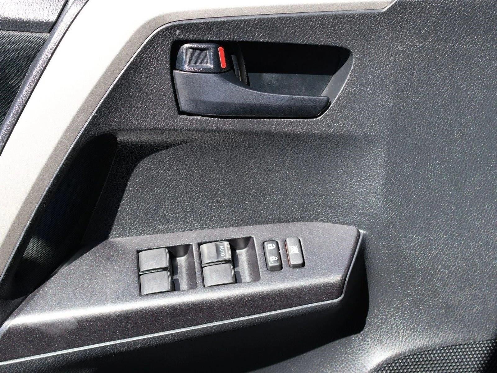 2018 Toyota RAV4 LE AWD (Natl)
