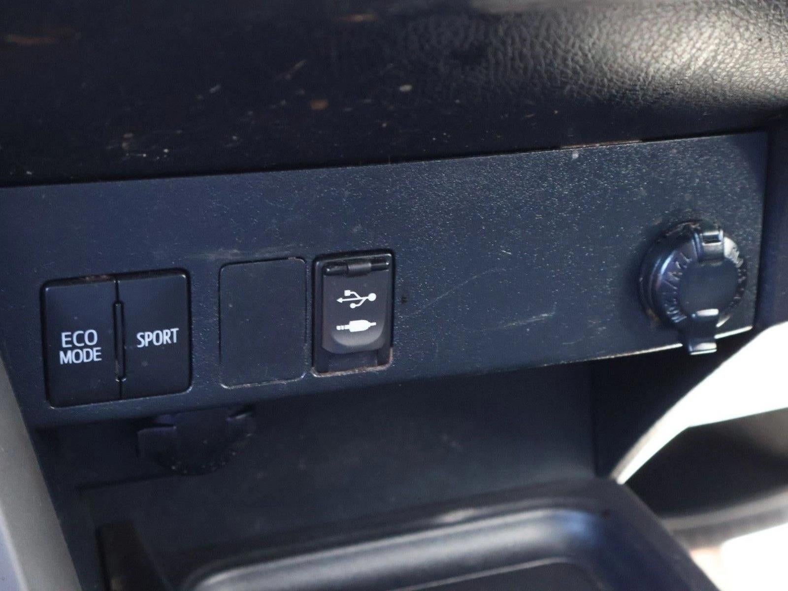 2018 Toyota RAV4 LE AWD (Natl)