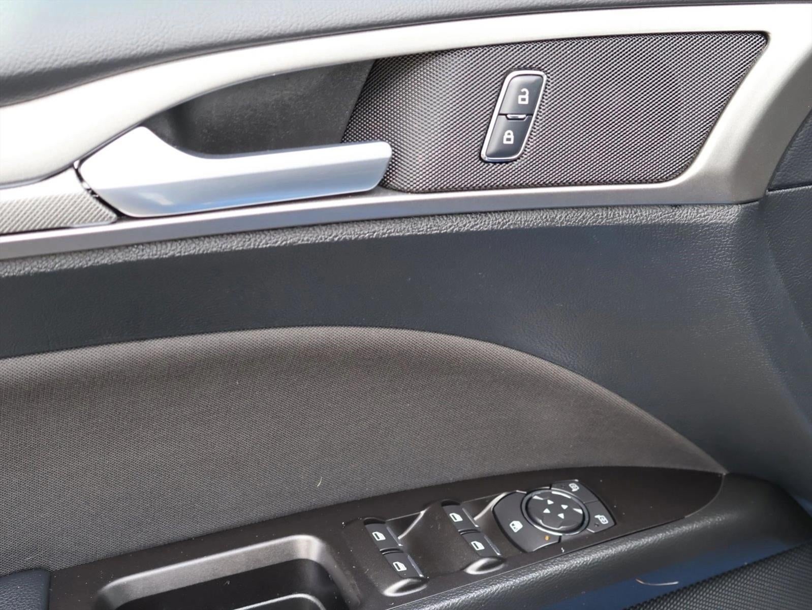 2017 Ford Fusion SE FWD