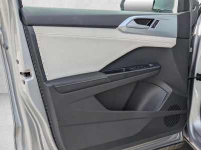 2025 Volkswagen Taos SE 4MOTION
