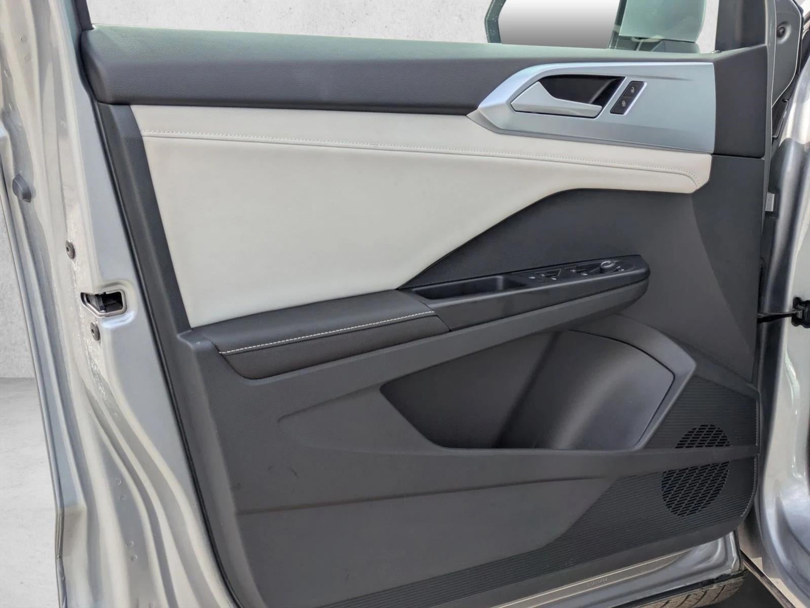 2025 Volkswagen Taos SE 4MOTION
