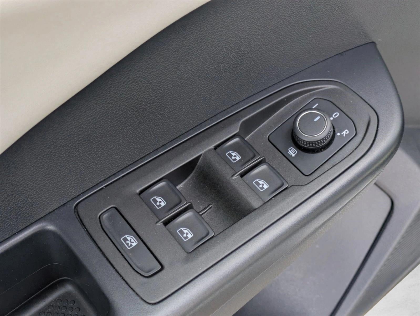 2025 Volkswagen Taos SE 4MOTION