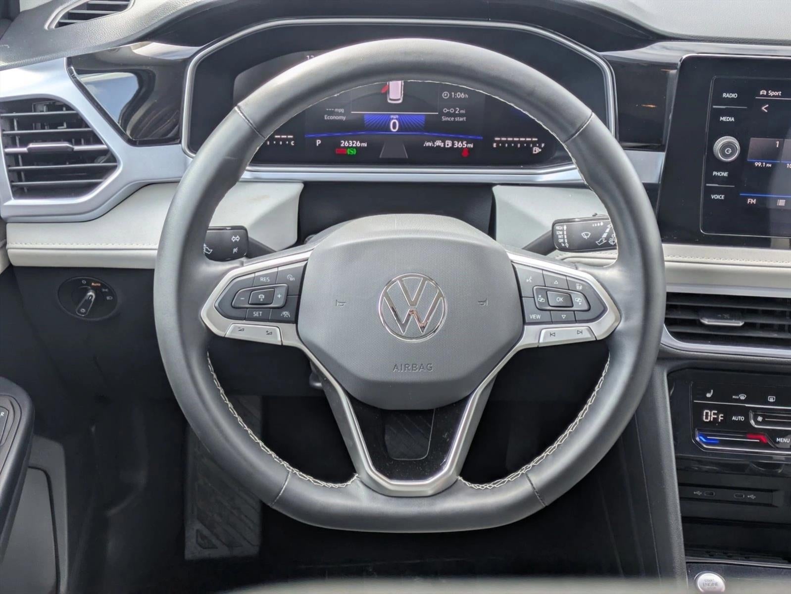 2025 Volkswagen Taos SE 4MOTION