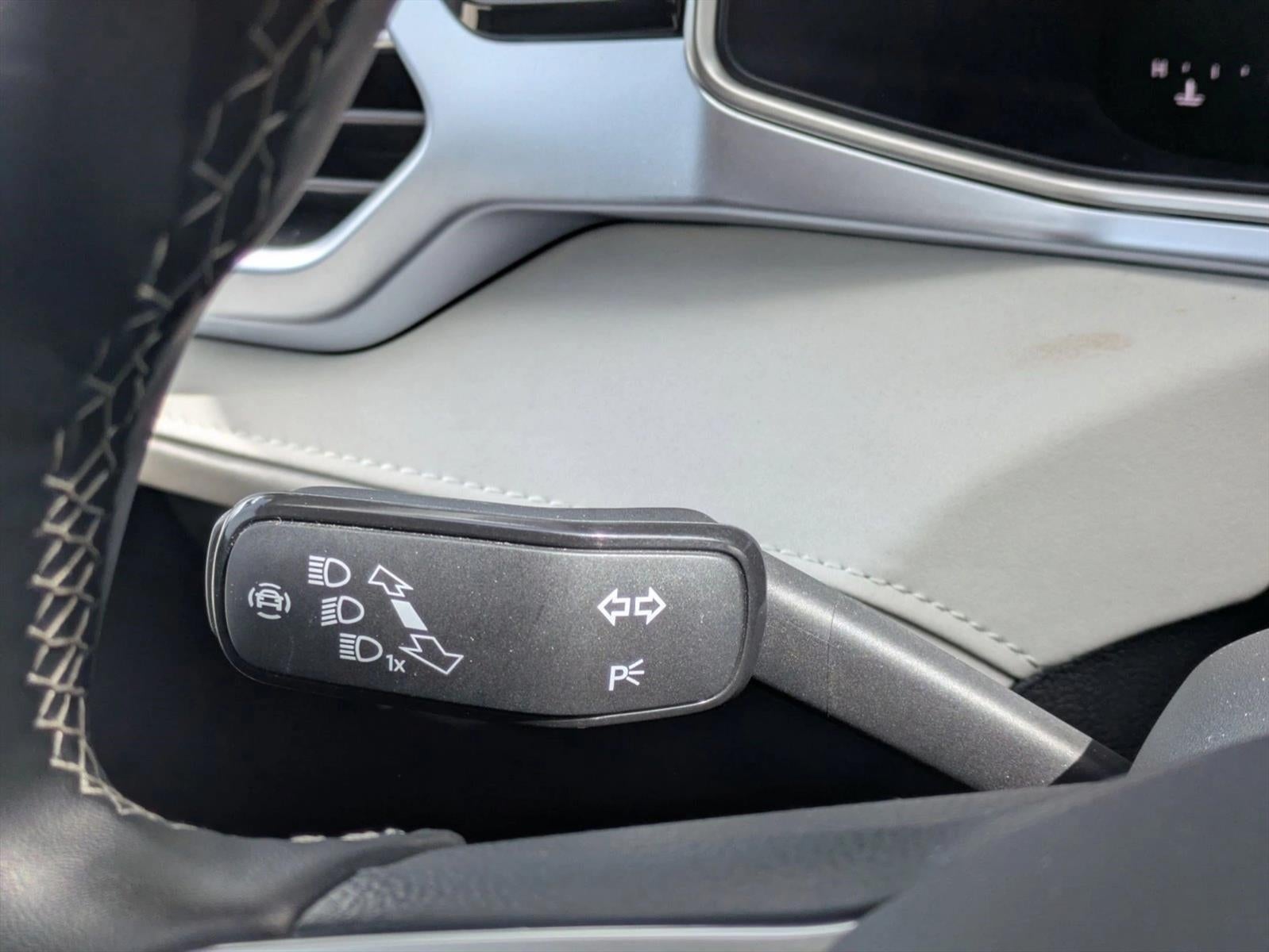 2025 Volkswagen Taos SE 4MOTION