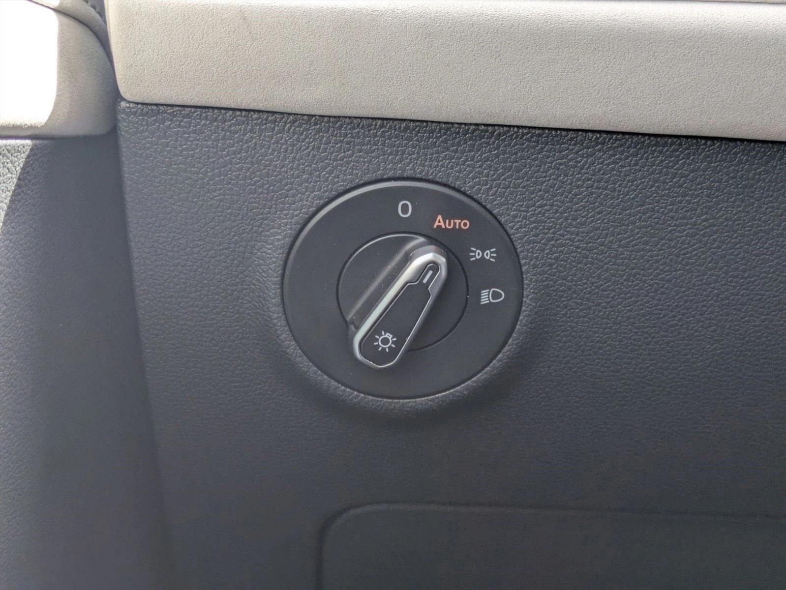 2025 Volkswagen Taos SE 4MOTION