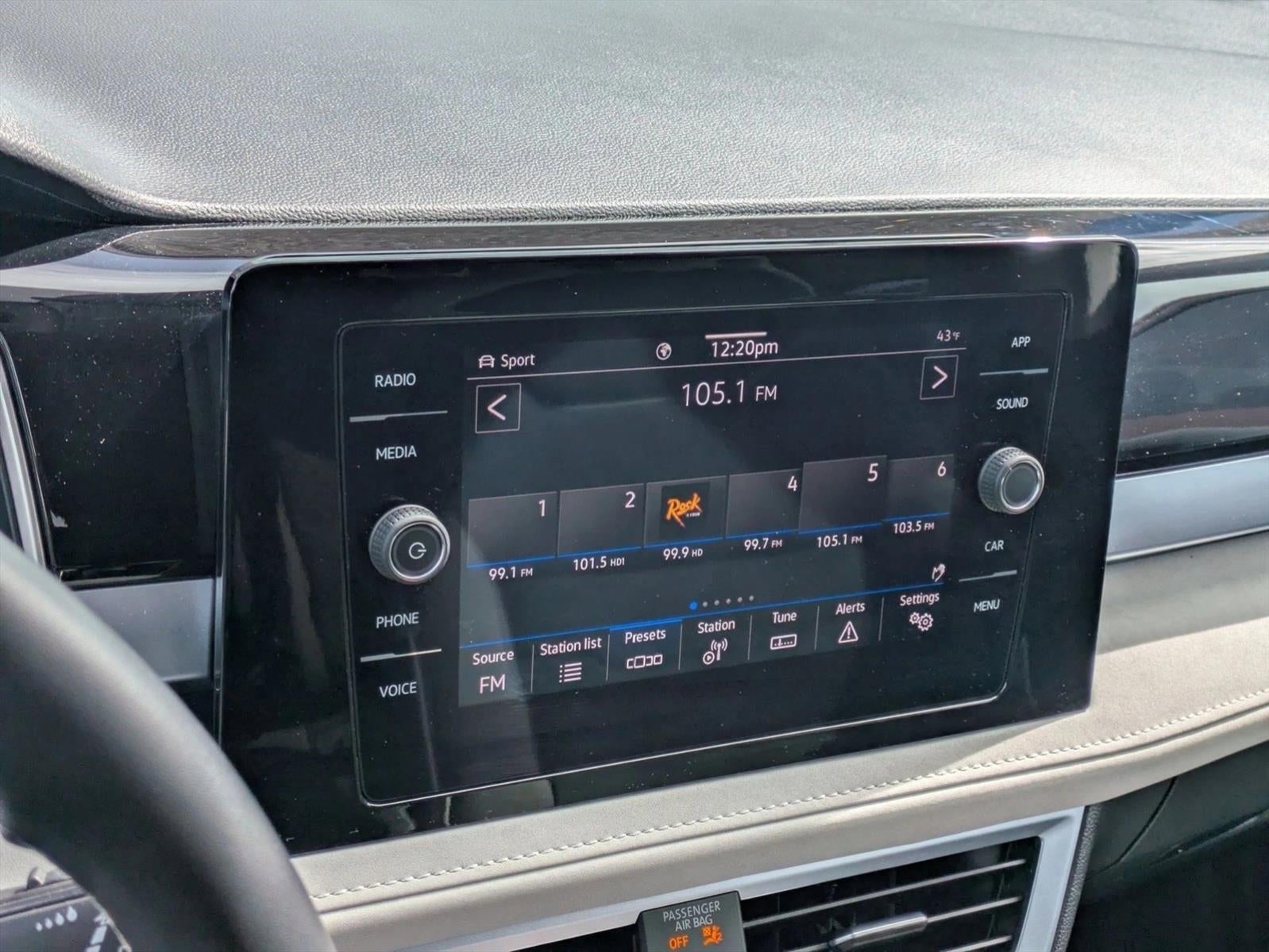 2025 Volkswagen Taos SE 4MOTION