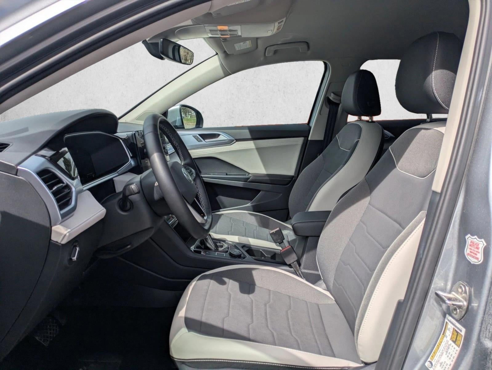 2025 Volkswagen Taos SE 4MOTION