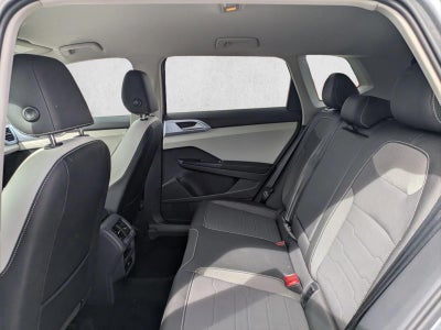 2025 Volkswagen Taos SE 4MOTION