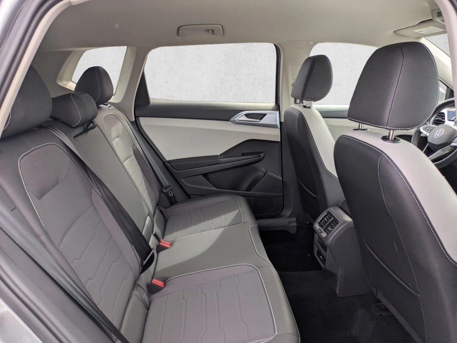 2025 Volkswagen Taos SE 4MOTION