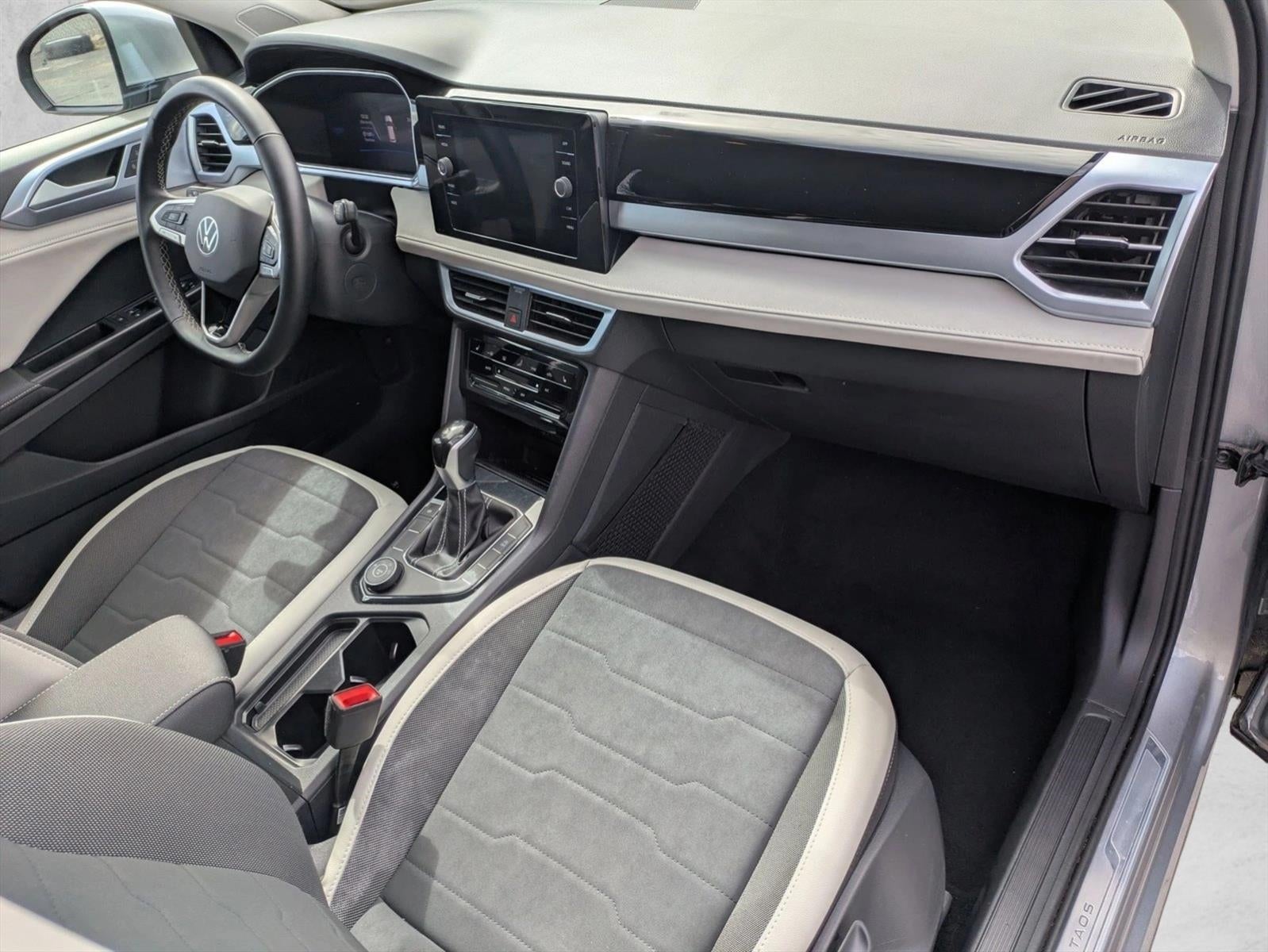 2025 Volkswagen Taos SE 4MOTION