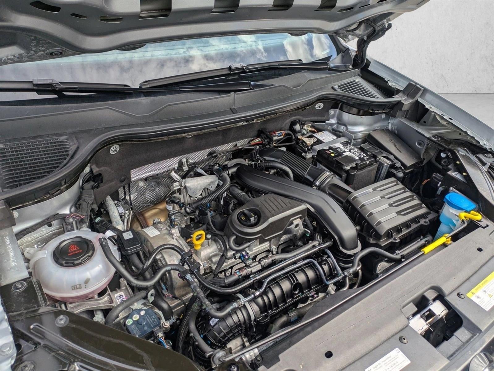 2025 Volkswagen Taos SE 4MOTION