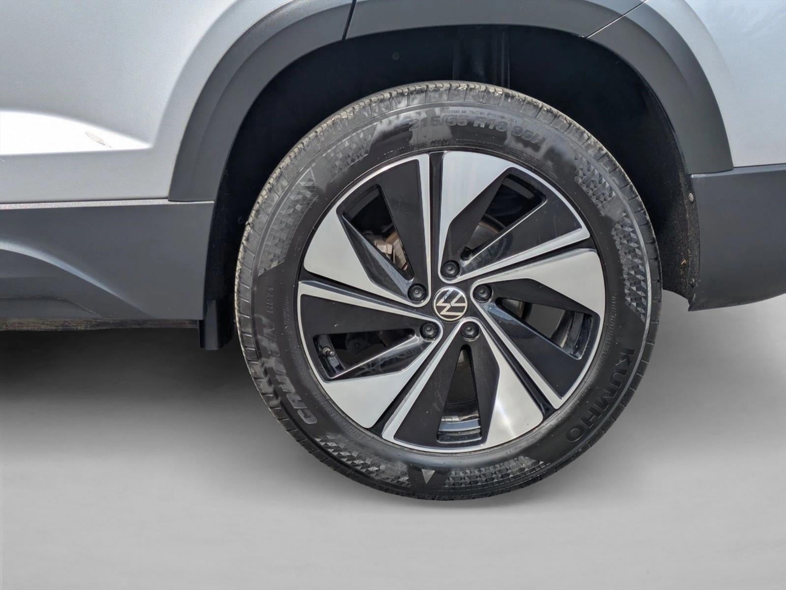 2025 Volkswagen Taos SE 4MOTION