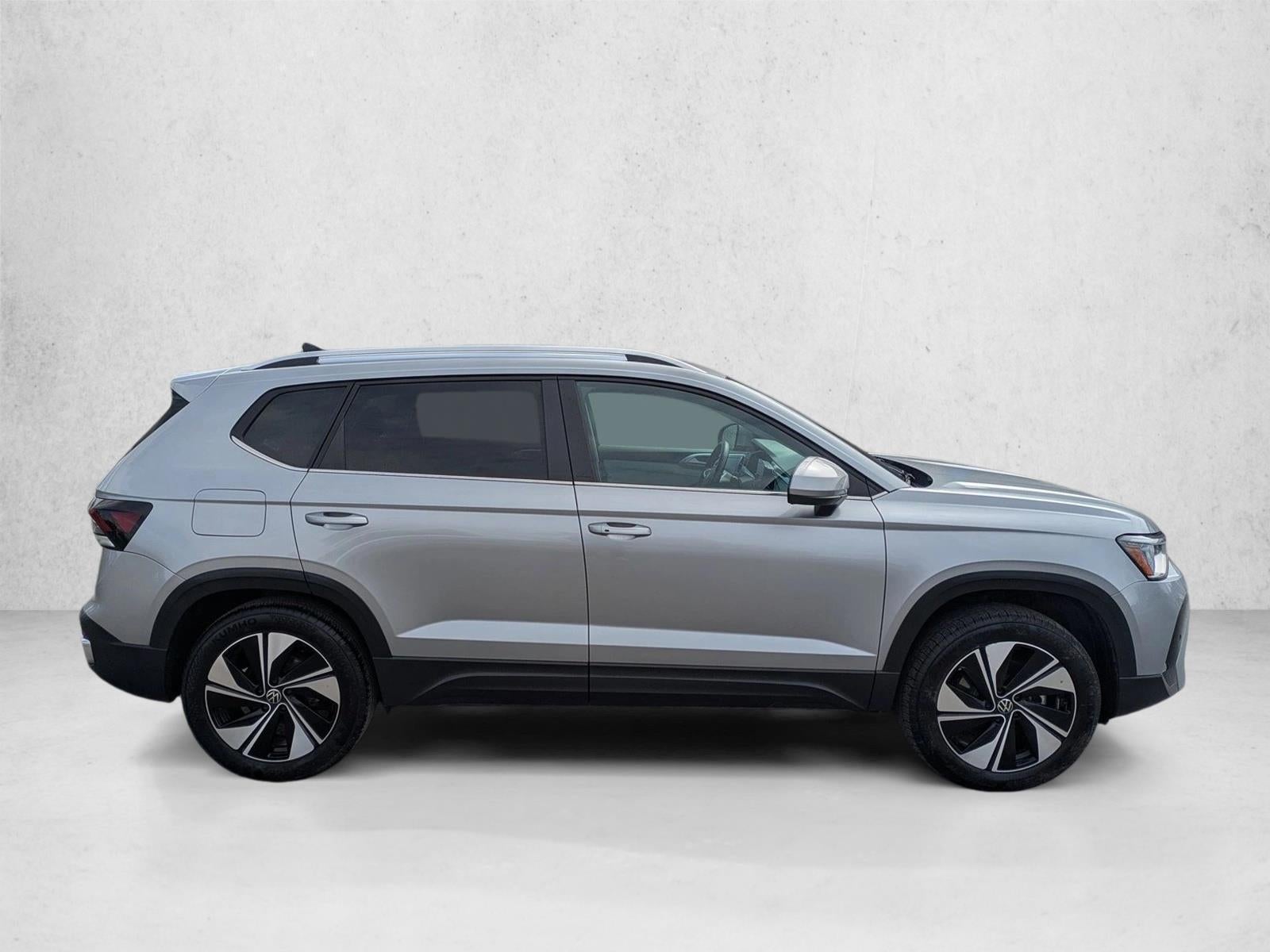 2025 Volkswagen Taos SE 4MOTION