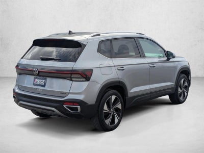 2025 Volkswagen Taos SE 4MOTION