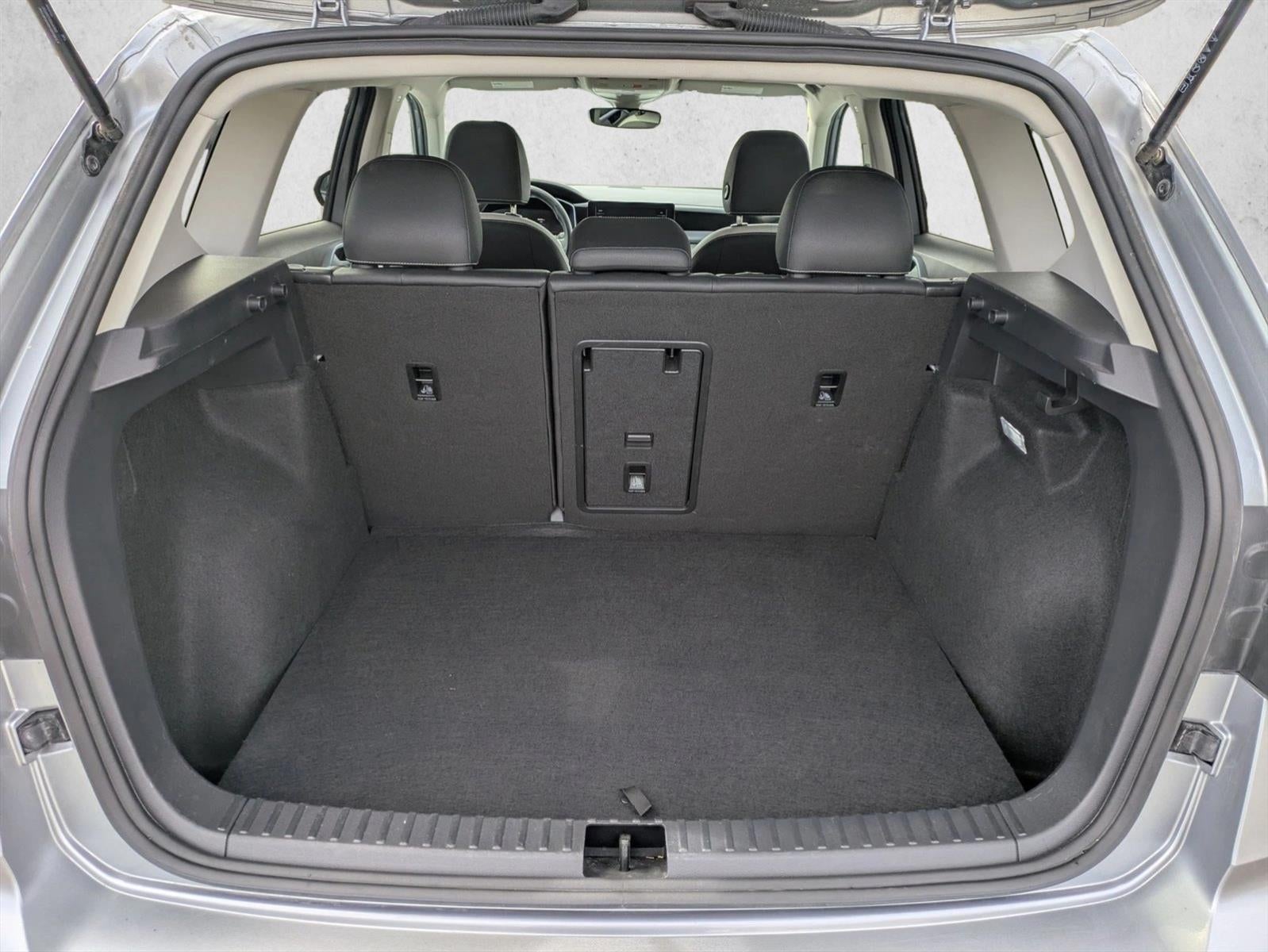 2025 Volkswagen Taos SE 4MOTION