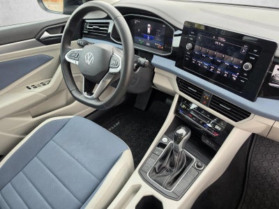 2025 Volkswagen Jetta SE Auto