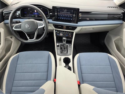 2025 Volkswagen Jetta SE Auto