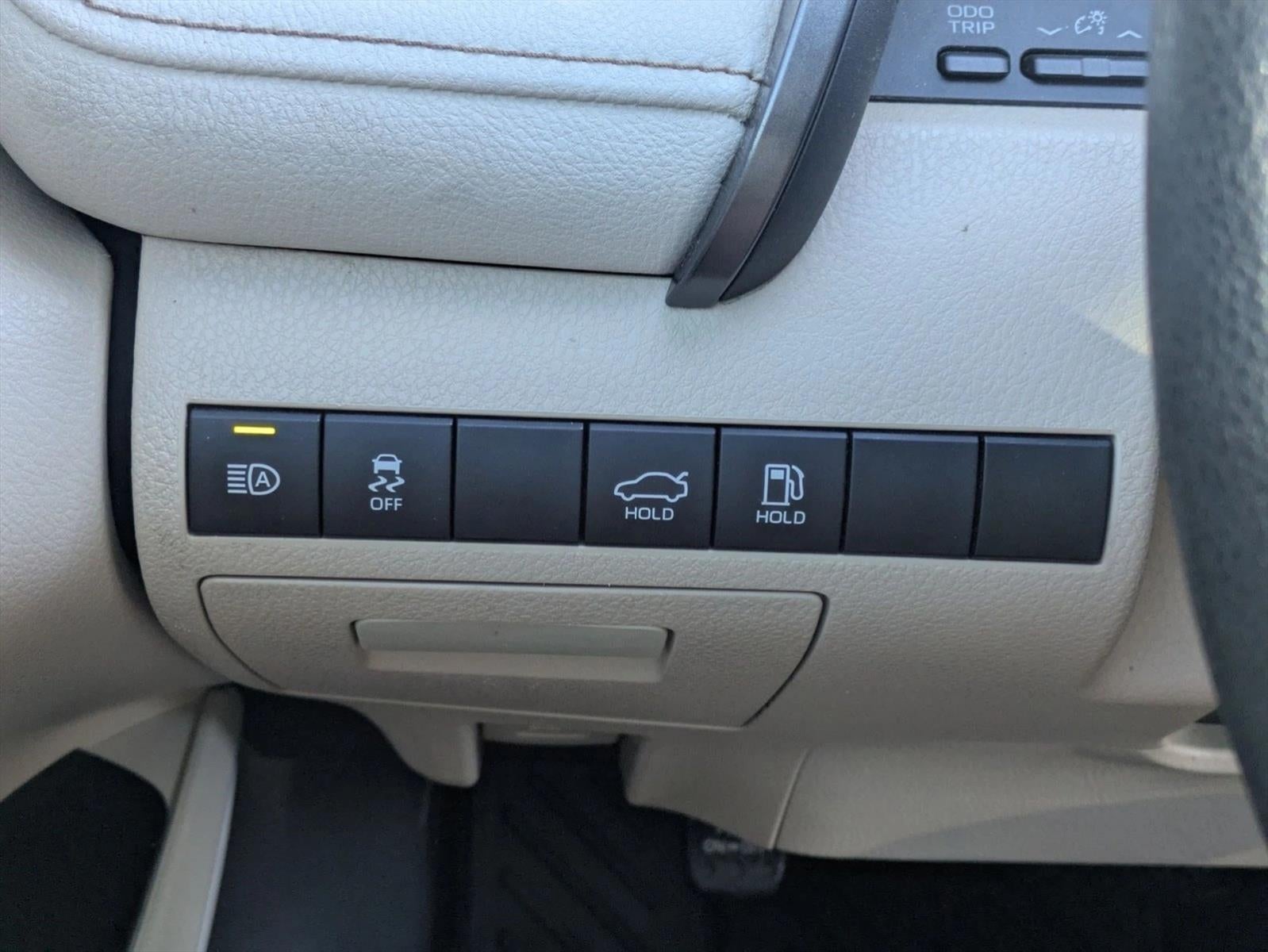2019 Toyota Camry LE Auto (Natl)