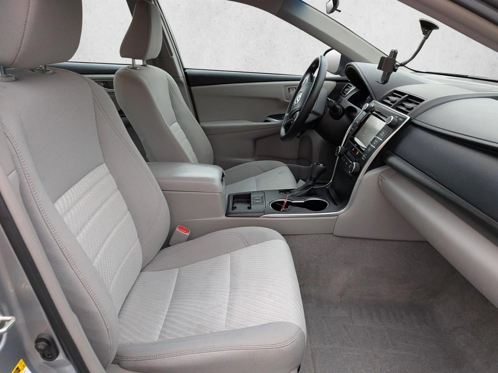 2017 Toyota Camry Hybrid LE CVT (Natl)